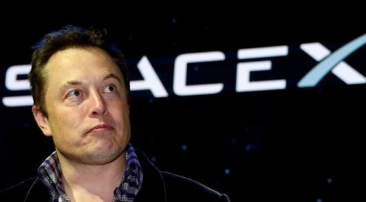 Компания SpaceX решила распрощаться с сотнями служащих