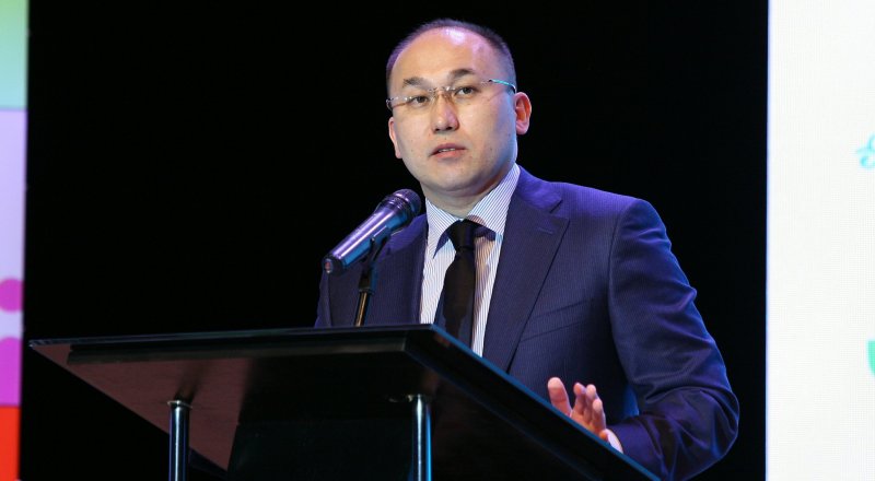 Даурен Абаев, министр информации и общественного развития. 