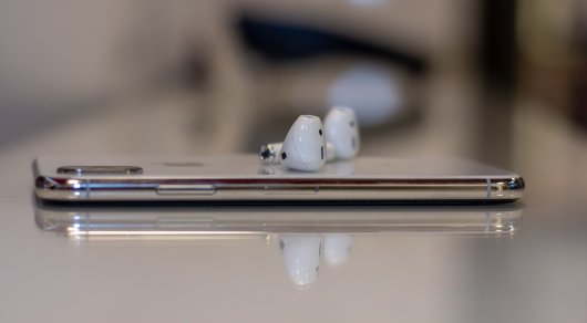 В iOS 13.2 обнаружили изображение AirPods 3