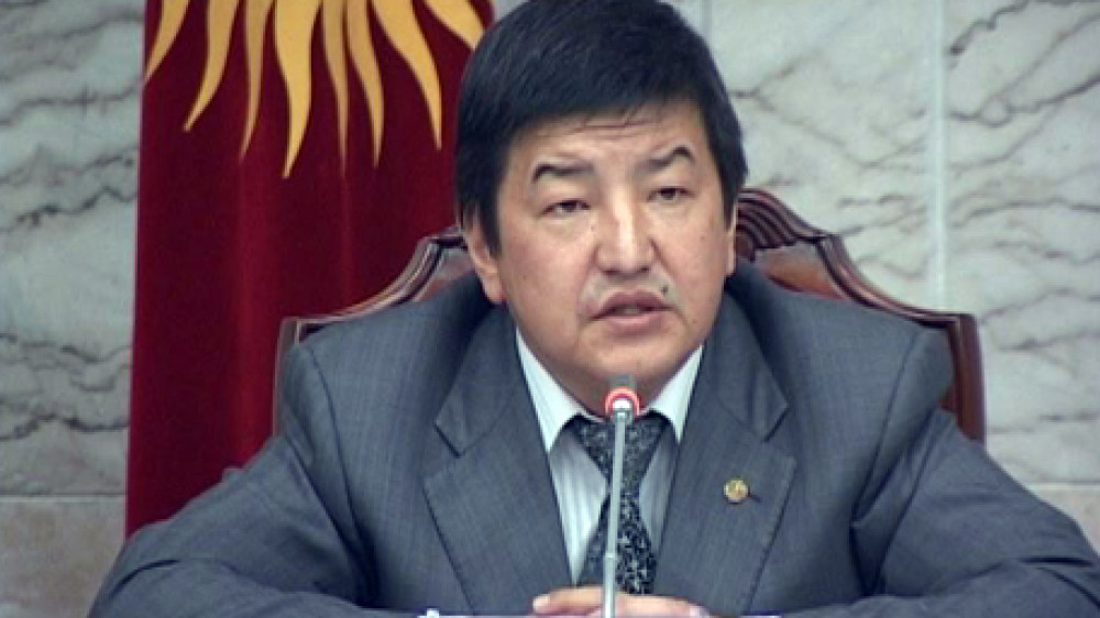 В Кыргызстане зарплату президента, премьер - министра и спикера уравняют