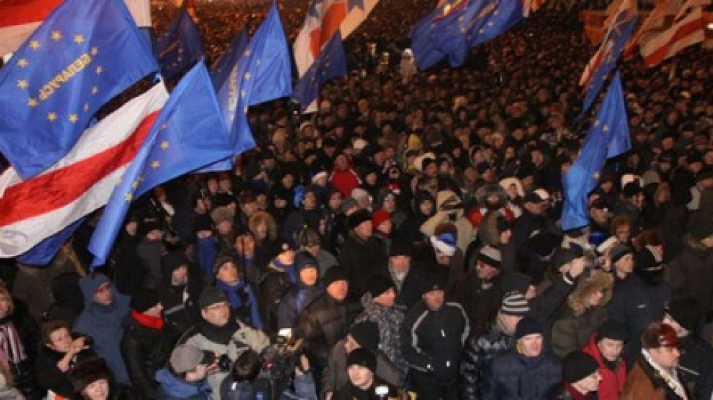 Митинг на Октябрьской площади. Фото пользователя kolobrod_mark с сайта .livejournal.ru