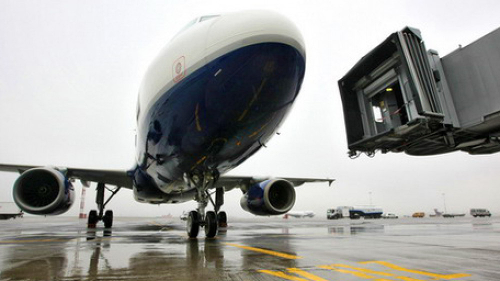 В аэропорту Алматы началась посадка пассажиров самолета DC-10