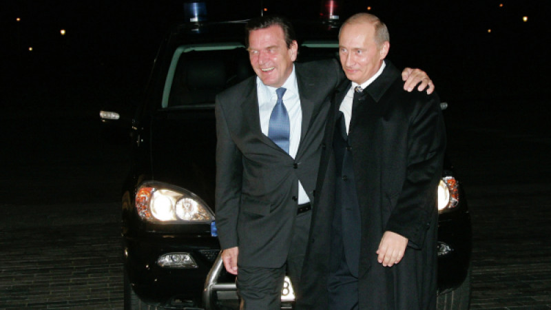 Герхард Шредер и Владимир Путин. Архивное фото