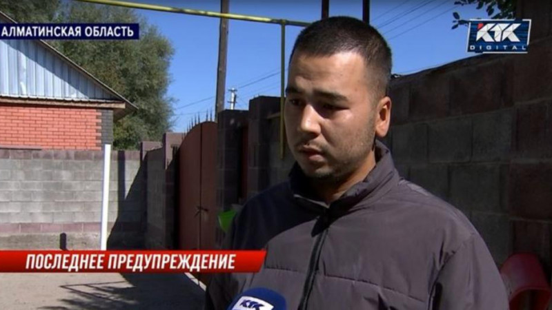 Отец убитого ребенка Акылбек Дармаханов. Кадр из видео