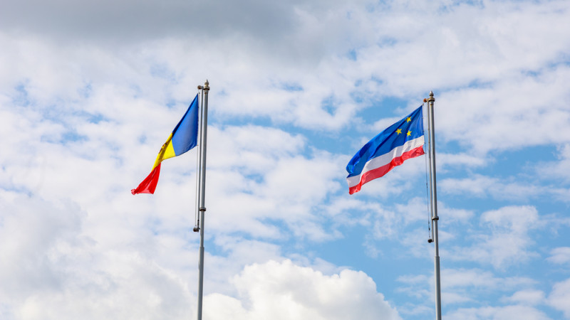 Флаги Румынии и Гагаузии. ©️ depositphotos.com
