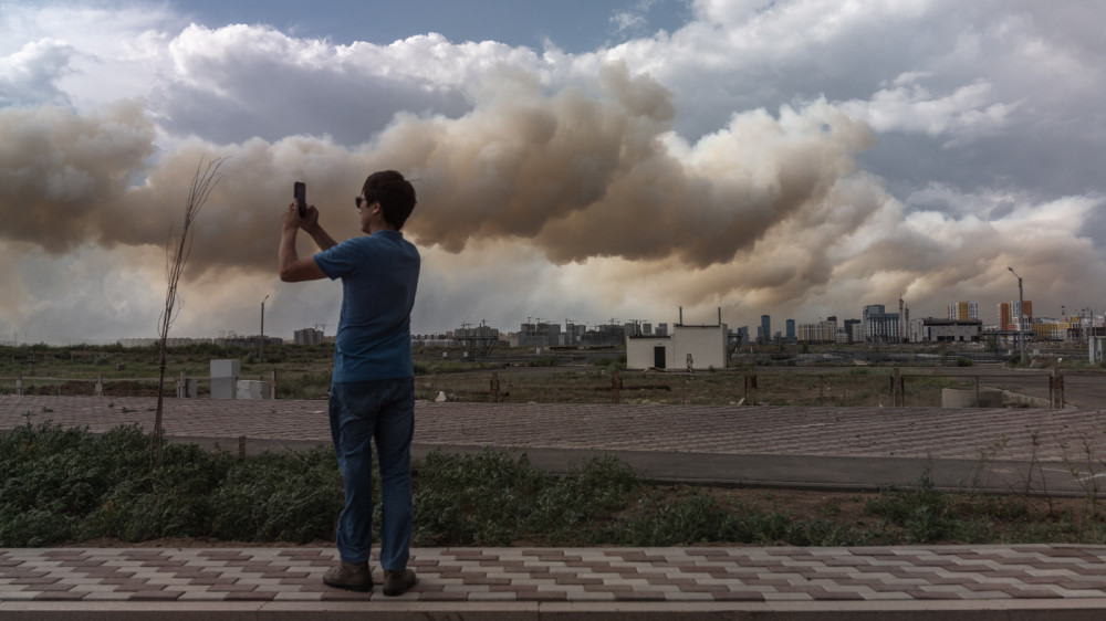 Огонь под Астаной тушат второй день. Фотохроника крупного пожара
