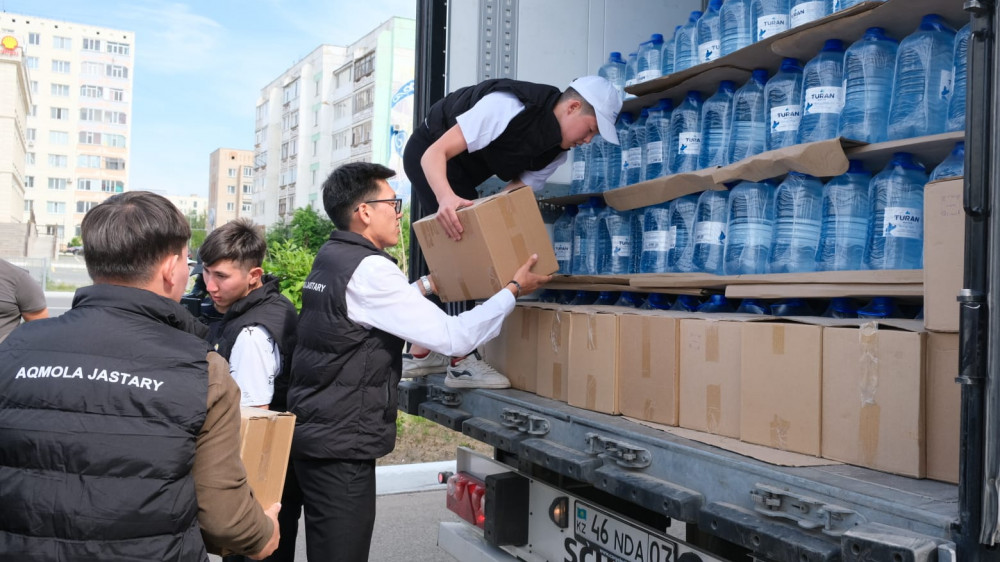 Акмолинцы отправили в область Абай 20 тонн гуманитарной помощи