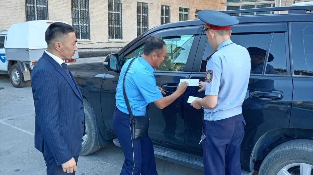 На двое суток арестовали жителя Костанайской области за неуплату налога на транспорт