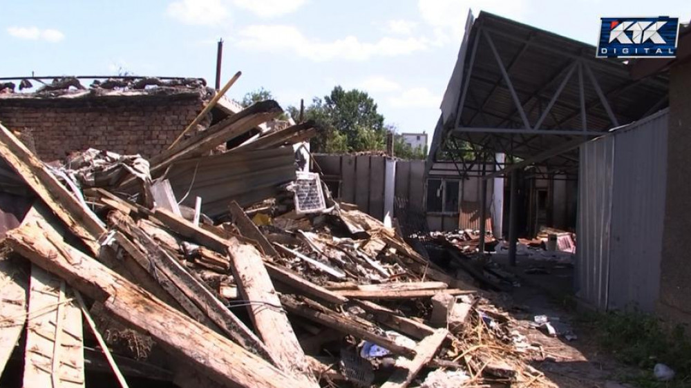 Жители сгоревшего дома в Каскелене боятся, что их выгонят на улицу