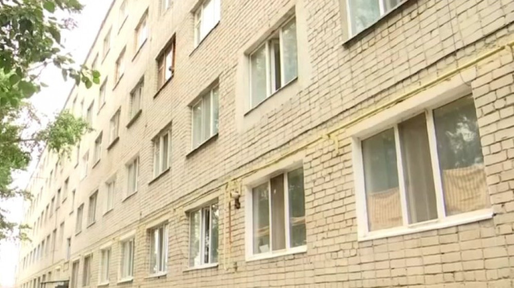 Трехлетний ребенок выпал из окна на пятом этаже в Актобе