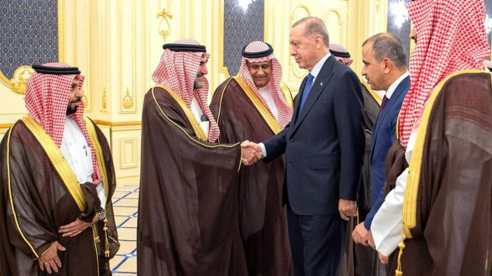 Эрдоган подарил саудовскому принцу первый турецкий электромобиль