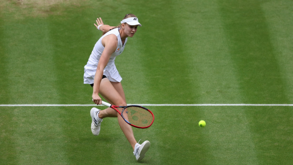 По-королевски: Елена Рыбакина обошла конкуренток по WTA-туру
