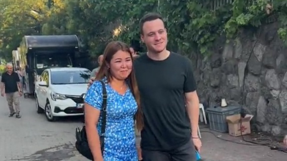 Казахстанка встретила Серкана Болата в Стамбуле и сняла с ним видео