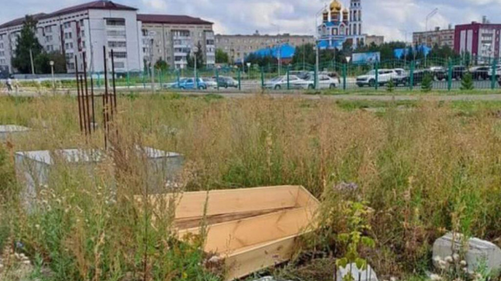 Пустой гроб нашли на одной из улиц Петропавловска