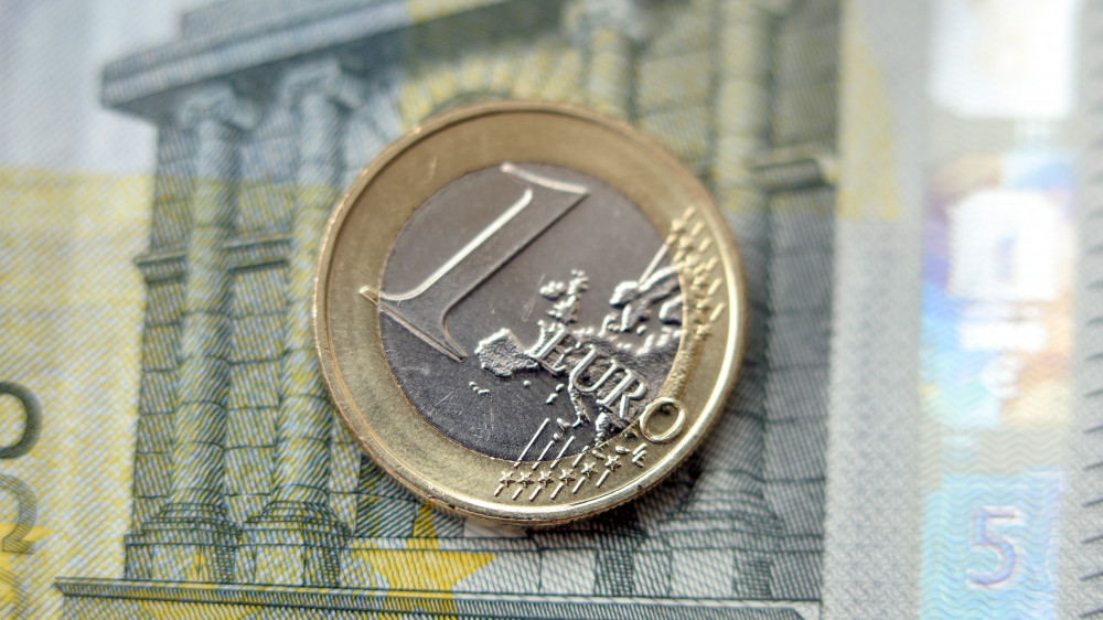 Названы официальные курсы доллара, рубля и евро на 25 августа