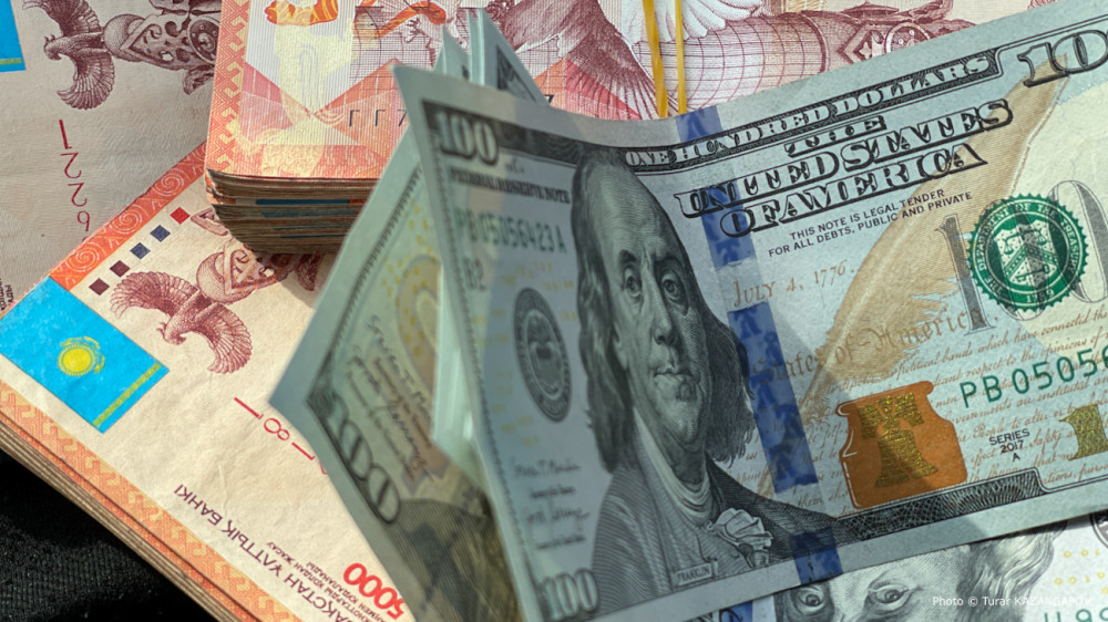 Названы официальные курсы доллара, рубля и евро на 5 сентября