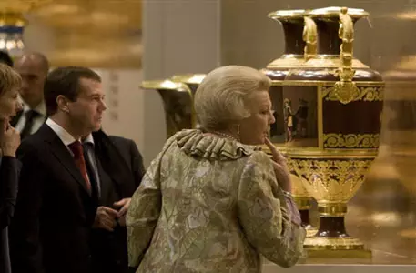 Медведев открыл филиал Эрмитажа в Амстердаме