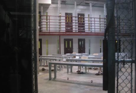 Белый дом не закроет тюрьму Гуантанамо