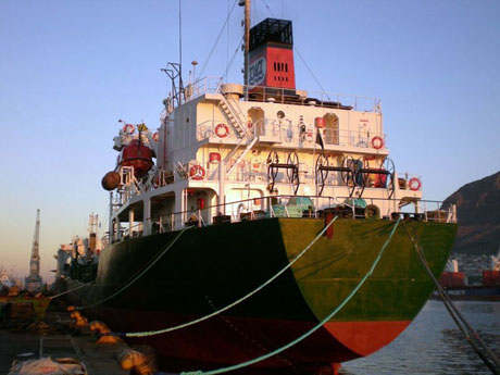 Российский танкер больше месяца удерживается в порту Пуэрто-Рико