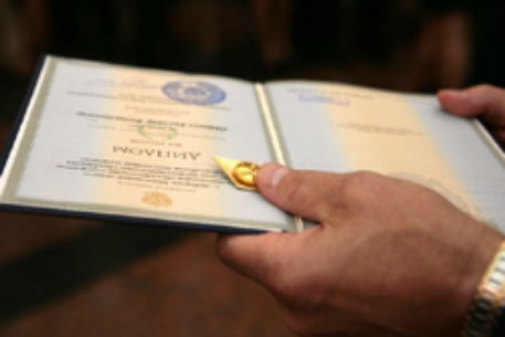 Милиция проверит образование украинских чиновников