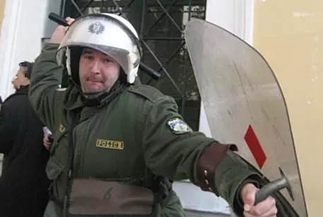 Полиция Афин применила газ для разгона бастующих водителей