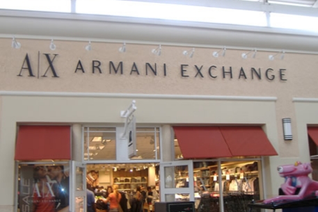 Armani Exchange извинился за использование герба Индонезии
