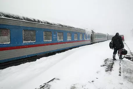 В Восточном Казахстане из-за снега застряли шесть поездов