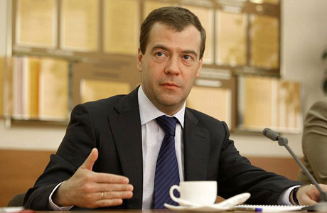 Медведев подтянулся пять раз на перекладине