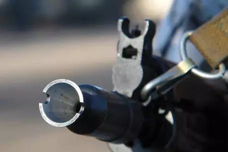 В Приморье из автомата и ружей обстреляли машину ГИБДД