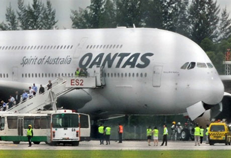 Еще один лайнер Qantas экстренно сел в Сиднее