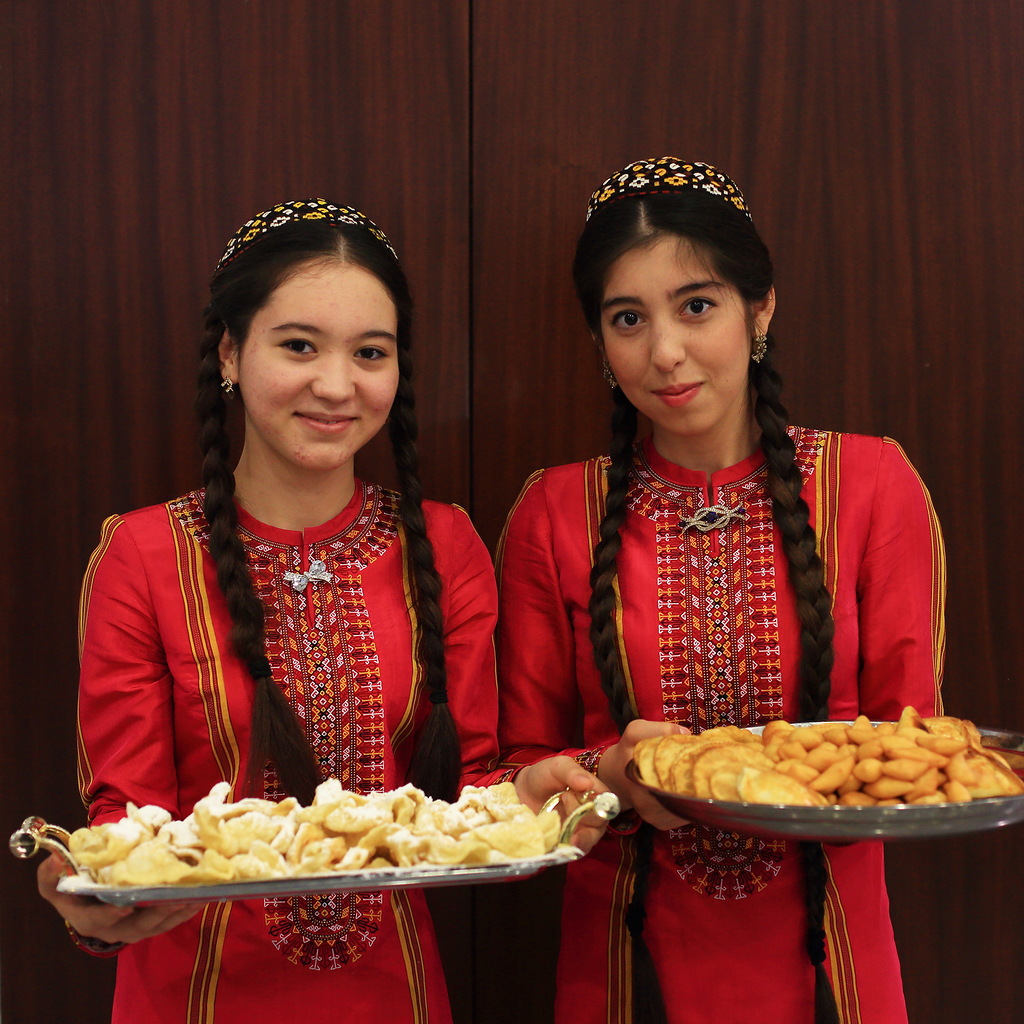 Туркмен бывшая. Туркменистан Туркмен туркменка нация. Туркменистан нац кухня. Туркменские национальные блюда. Национальные блюда Туркмении.