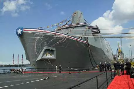 В Нью-Йорке презентовали военный корабль из стали башен близнецов