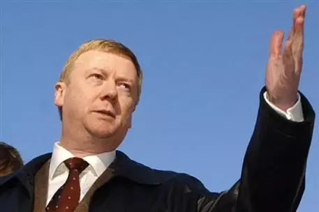 "Московский комсомолец" предложил Чубайсу оправдать Гайдара