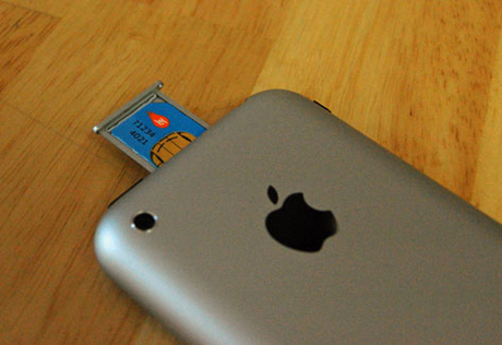 Apple отказалась от идеи iPhone со встроенной SIM-картой