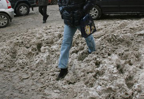 Улицы Москвы превратились в каток после "ледяного дождя"