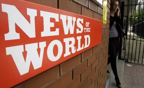 Редактора британского таблоида уволили за прослушку телефонов