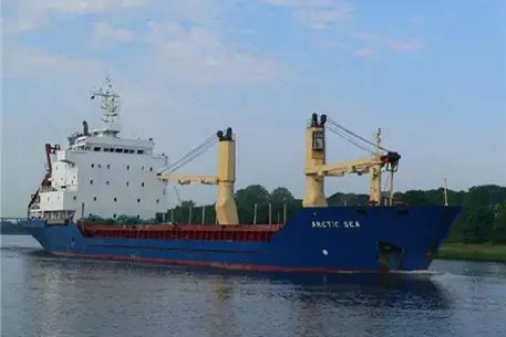 Экипаж Arctic Sea вернулся в Архангельск