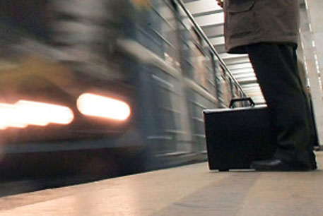 В московском метро мужчина упал на рельсы