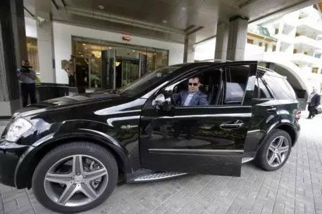 Суд частично удовлетворил иск уличившего Медведева в нарушении ПДД