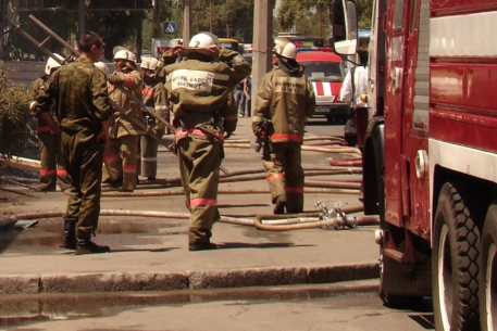 При пожаре в многоэтажке на востоке Москвы погиб человек
