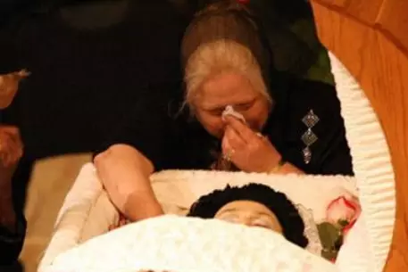 Домработница вернула бриллианты Людмилы Зыкиной