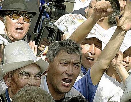 "Бутун Кыргызстан" продолжает митинговать