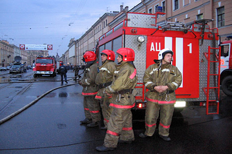 В Санкт-Петербурге загорелся асбестовый завод 