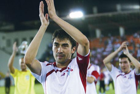 Журналисты назвали Смакова лучшим футболистом Казахстана