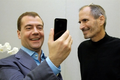 Медведев, Терминатор и iPhone