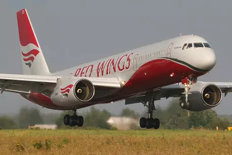 Ту-204 совершил аварийную посадку в аэропорту "Внуково"