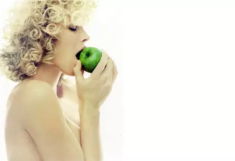 Беременная Ева Герцигова разделась для Harper's Bazaar