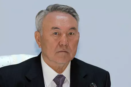 Назарбаев открыл памятник жертвам наводнения в Кызыл-Агаше