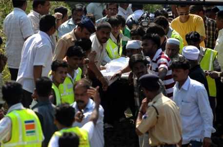 В Индии при взрыве на рельсах погибли пять пассажиров поезда