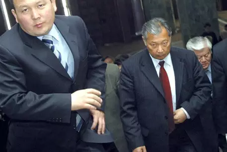 Охрана Бакиева открыла стрельбу при вылете президента из Киргизии